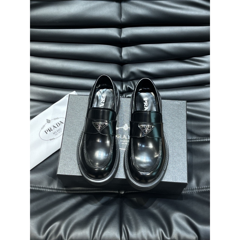Pra*a leather shoes